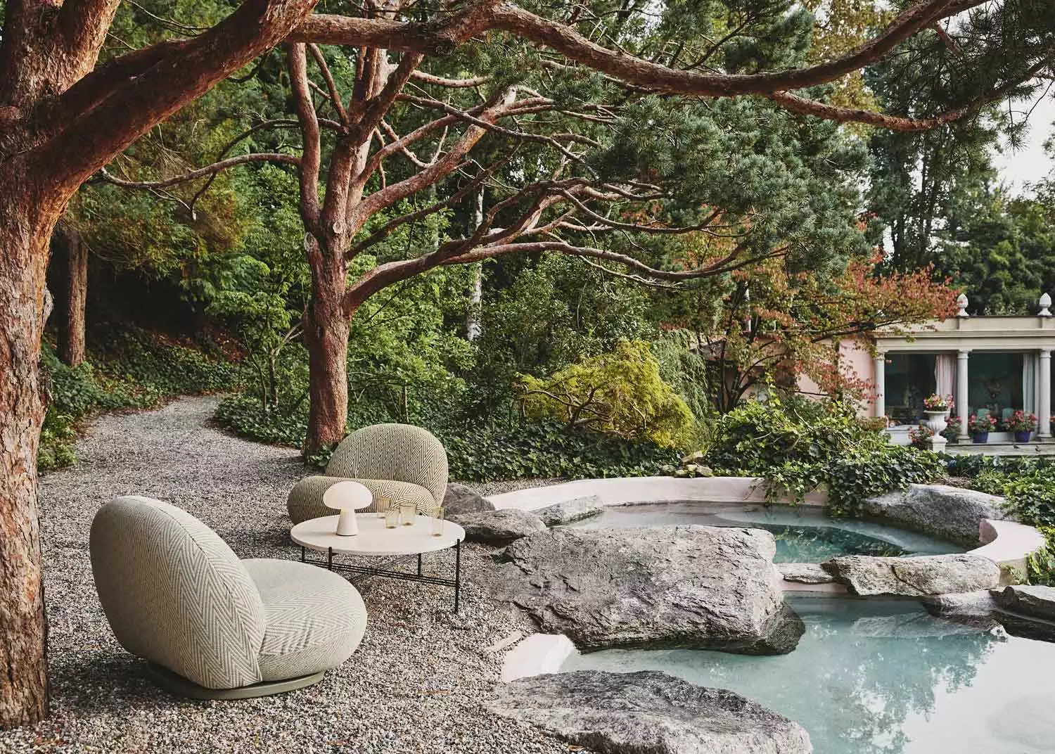 Gubi Pacha Outdoor Loungestoel, Dedar Chevron Outdoor Fr 008, Mosgroene Voet - Afbeelding 4