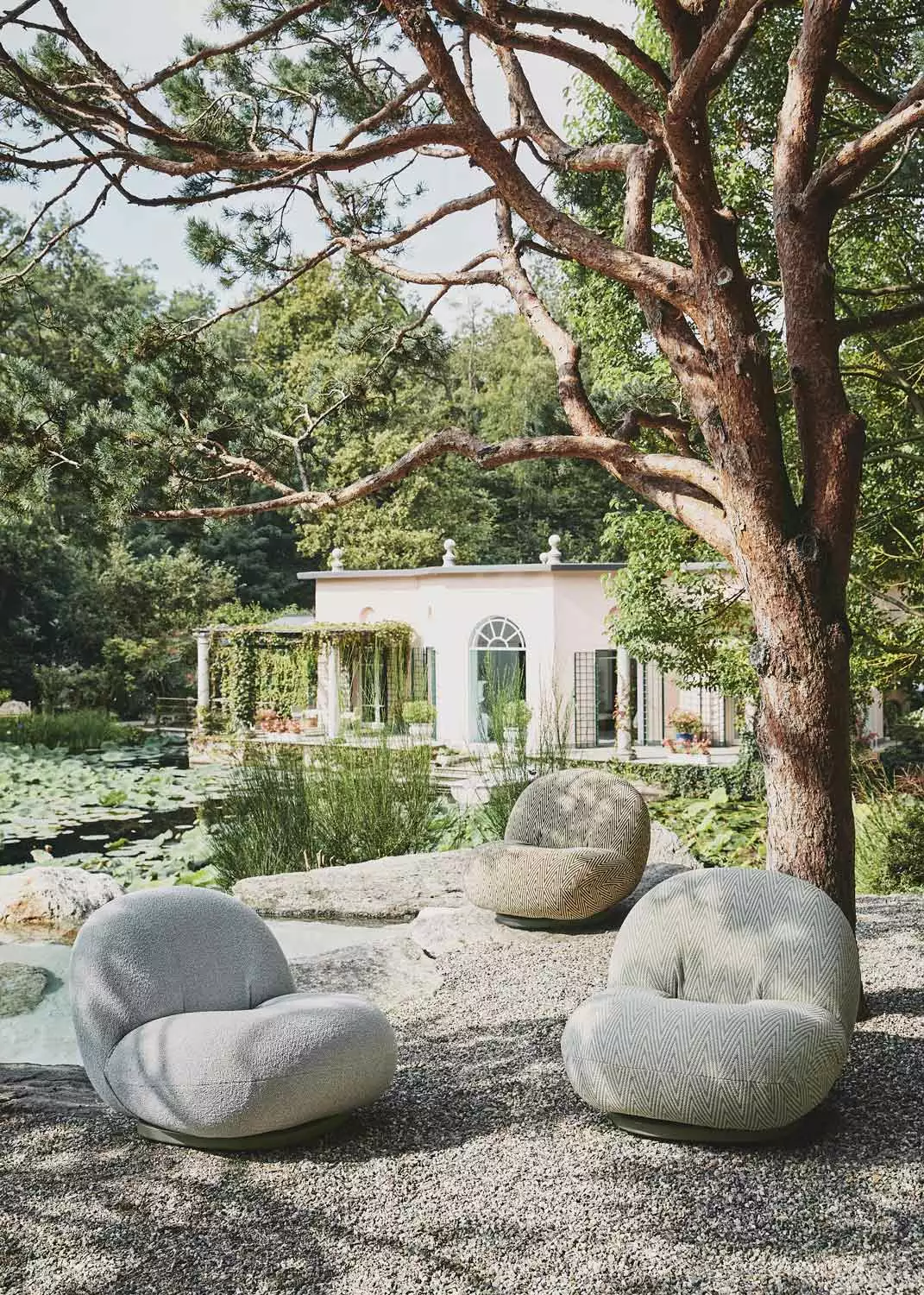 Gubi Pacha Outdoor Loungestoel, Dedar Chevron Outdoor Fr 008, Mosgroene Voet - Afbeelding 5