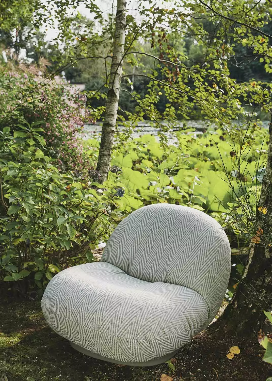 Gubi Pacha Outdoor Loungestoel, Dedar Chevron Outdoor Fr 008, Mosgroene Voet - Afbeelding 6